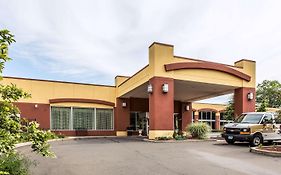 Clarion Hotel And Suites Hamden